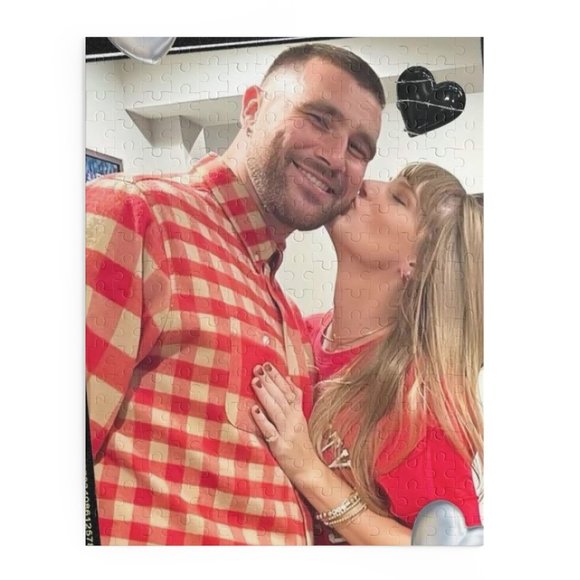 Taylor and Travis Engagement photo Puzzle, Custom made 300 pieces - Picture 3 of 3